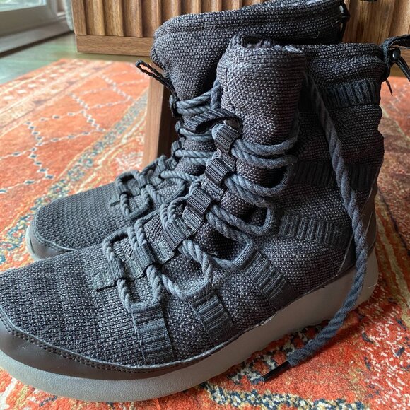 Nike Roshe One Hi Sneaker Boots - Picture 1 of 6